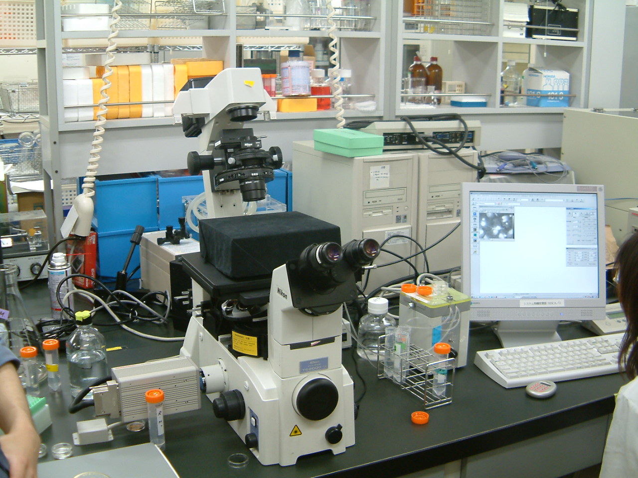 Fluorescent light-microscope